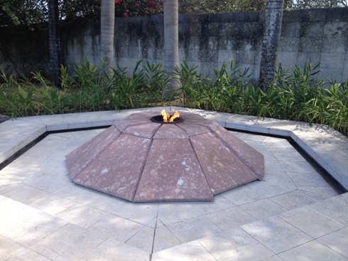 Monument und Grabmahl des Che Guevara, ewige Flamme